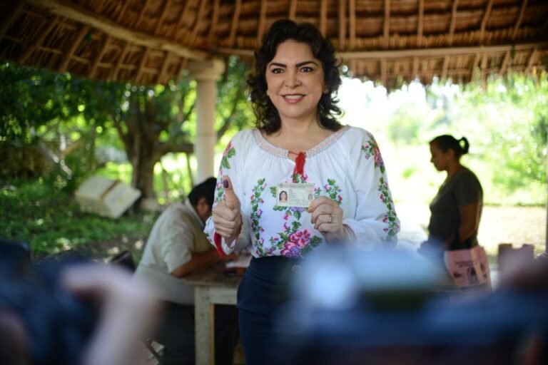 EXGOBERNADOR DE YUCATÁN IVONNE ORTEGA AMARRA SU PLURINOMINAL, PARA SEGUIR VIVIENDO DEL PUEBLO