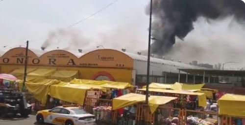 Se registra incendio en el mercado de Sonora; bomberos de la CDMX atienden el siniestro