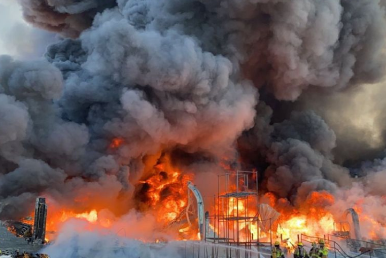 Controlan incendio en fábrica de Santa Catarina, Nuevo León