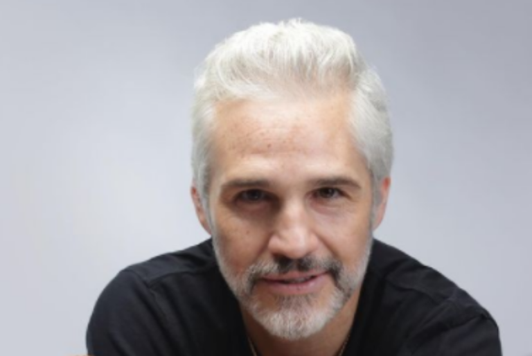 ¿Qué ha sido de Juan Pablo Medina, el actor de La Casa de las Flores, tras perder una pierna?