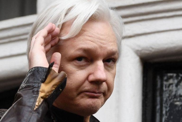 “No representa ningún peligro para México”: AMLO ofrece asilo a Julian Assange