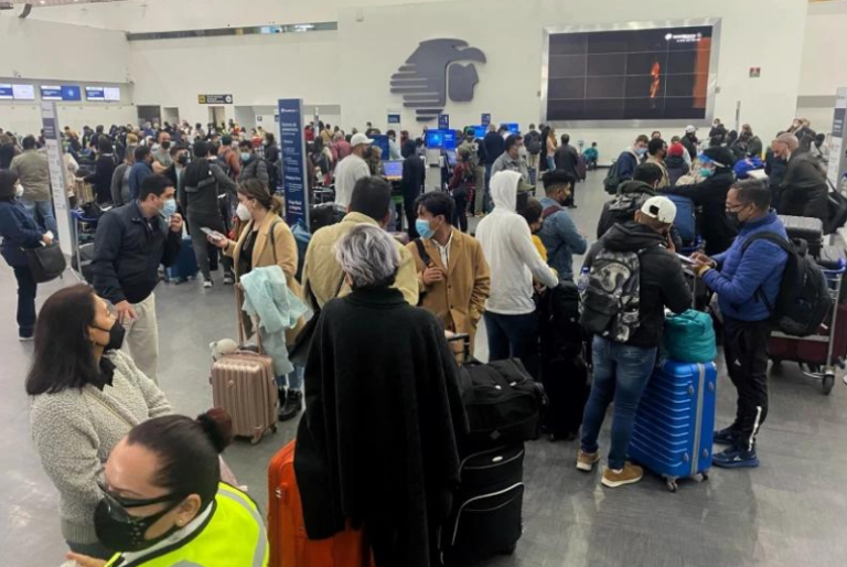 Cancelación de vuelos provoca caos en el Aeropuerto de la CDMX, por tercer día