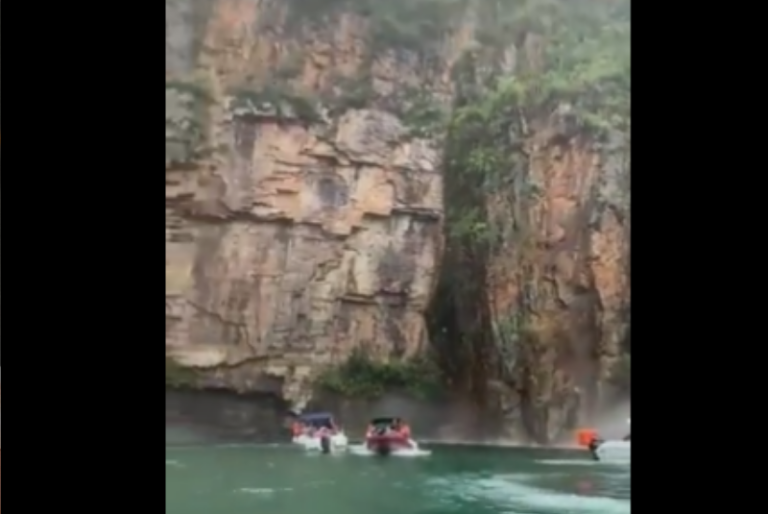 Suman 10 muertos por derrumbe de rocas en cascada de Brasil