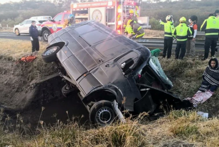 Volcadura en autopista de Lagos de Moreno deja 12 muertos y 11 heridos