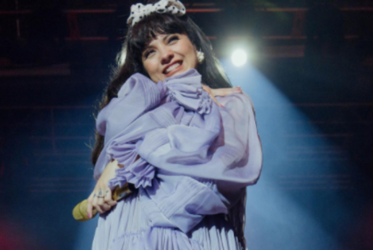 Mon Laferte anuncia el nacimiento de su primer hijo