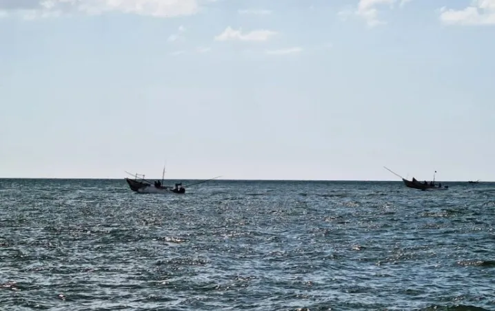 Reportan pescador de Yucatán perdido en altamar tras volcar su embarcación