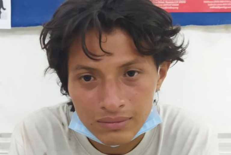 Encuentran a joven divagando desnudo en pleno centro de Mérida