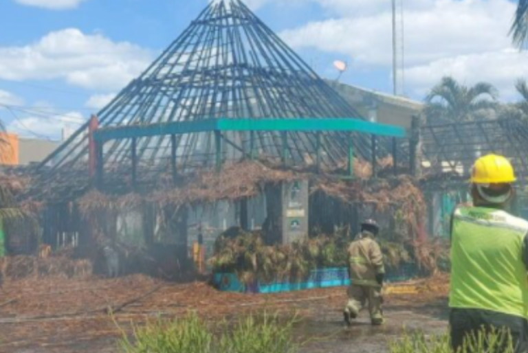 Incendio consume restaurante de Playa del Carmen