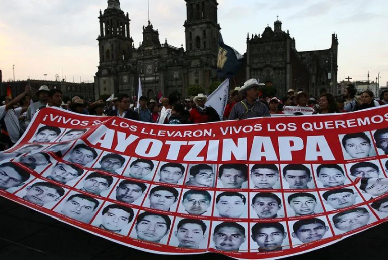 Investigan a Marinos ligados al caso Ayotzinapa: AMLO