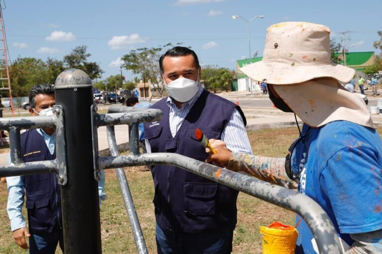 Supervisan rehabilitación de parque y avenida 77 de Tixcacal Opichén