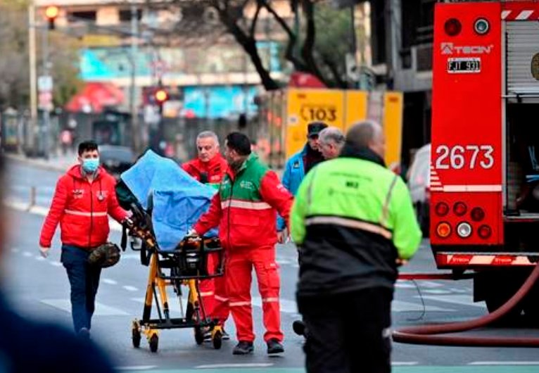 Incendio en edificio de Buenos Aires deja cinco muertos y 35 heridos