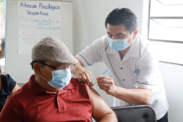 Arranca campaña de vacunación COVID en módulos del Ayuntamiento de Mérida