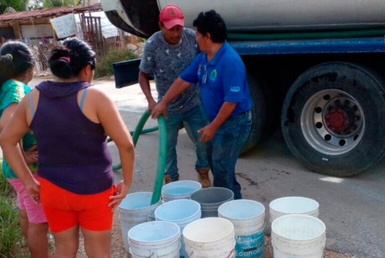 Vecinos sufren escasez de agua en sus viviendas de Felipe Carrillo Puerto