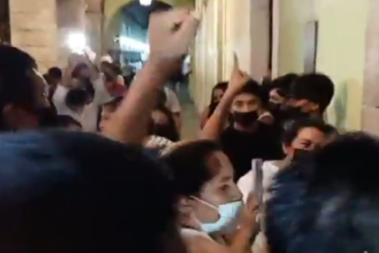 Caravana exige justicia frente a Palacio de Gobierno por la muerte del niño Leonel