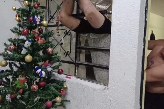 Ladrón se Queda Atorado en la Ventana de la Vivienda a la Cual Pretendía Ingresar