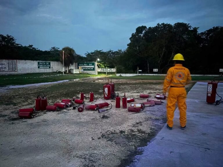 Bomberos evitan una tragedia tras incendio en empresa gasera de Tizimín