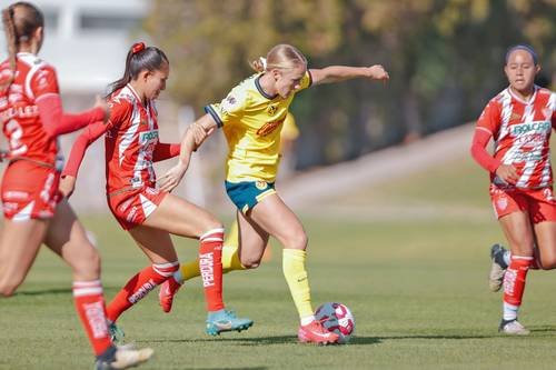 América Femenil golea 5-0 a Necaxa y se coloca como líder del Clausura 2025