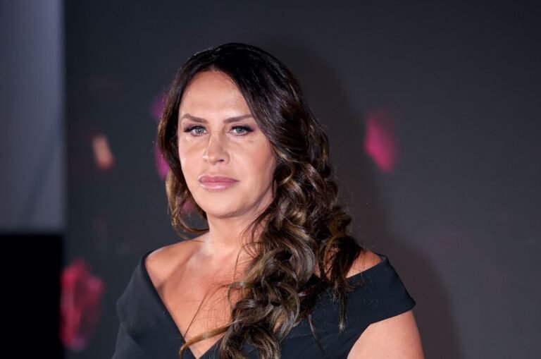 Karla Sofía Gascón rompe el silencio y se disculpa por polémicas publicaciones del pasado