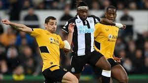 ¡Isak brilla con doblete y Newcastle arrasa 3-0 a Wolverhampton en la Premier League!