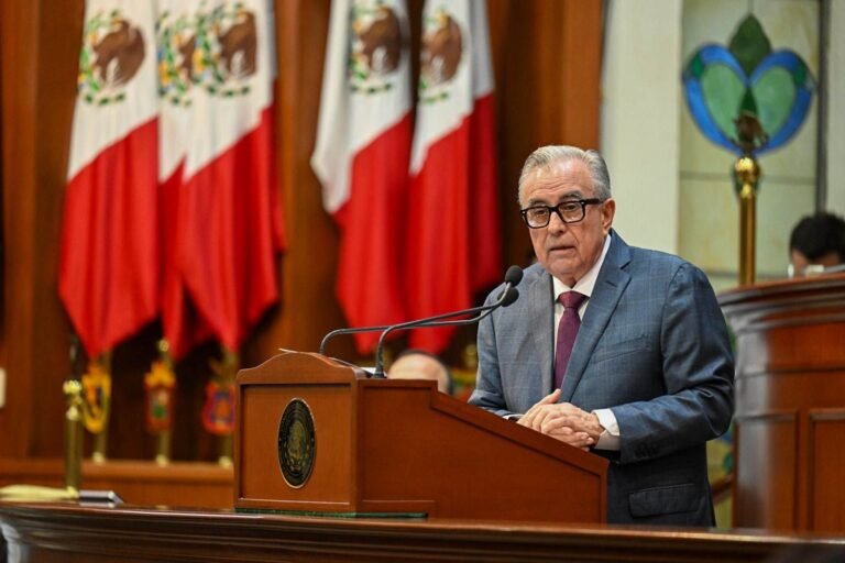 ROCHA MOYA PIDE LICENCIA EN MEDIO DE ESCÁNDALO INTERNACIONAL