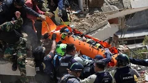 Rescates mantienen viva la esperanza tras devastadores terremotos en Venezuela